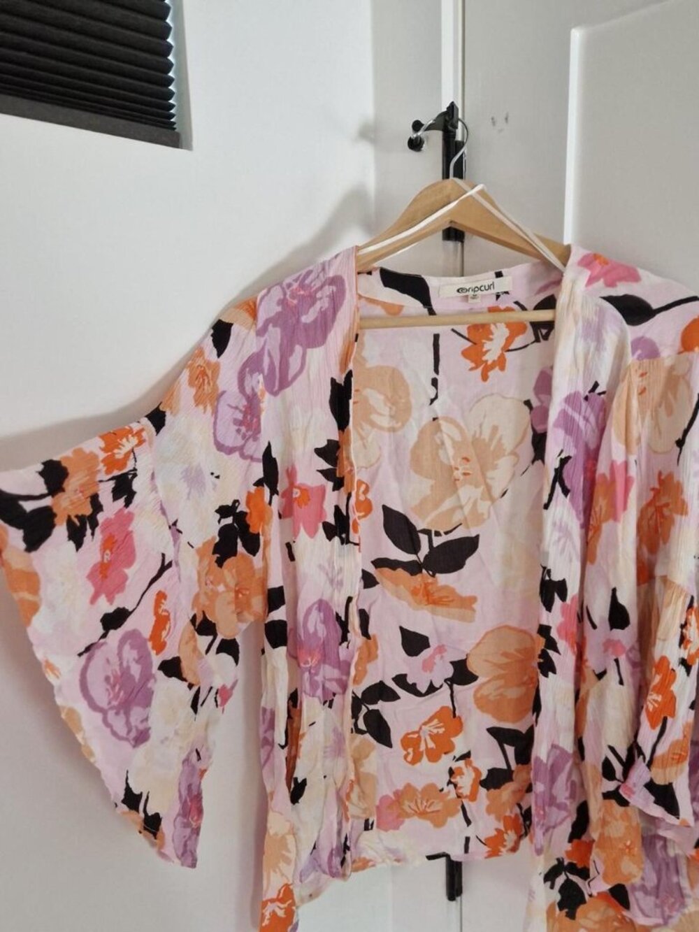 Rip Curl pink floral kimono cardigan Size M #summer #beachwear